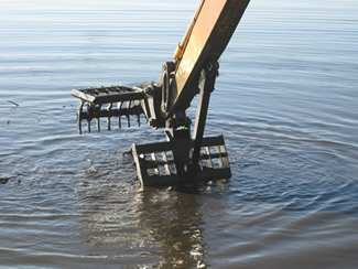 Grapple rake in action